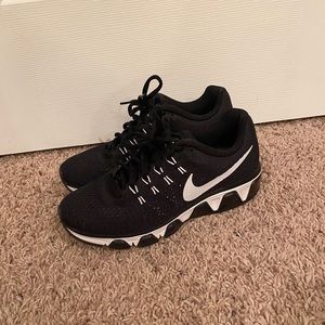 Womens Nike tennis shoes